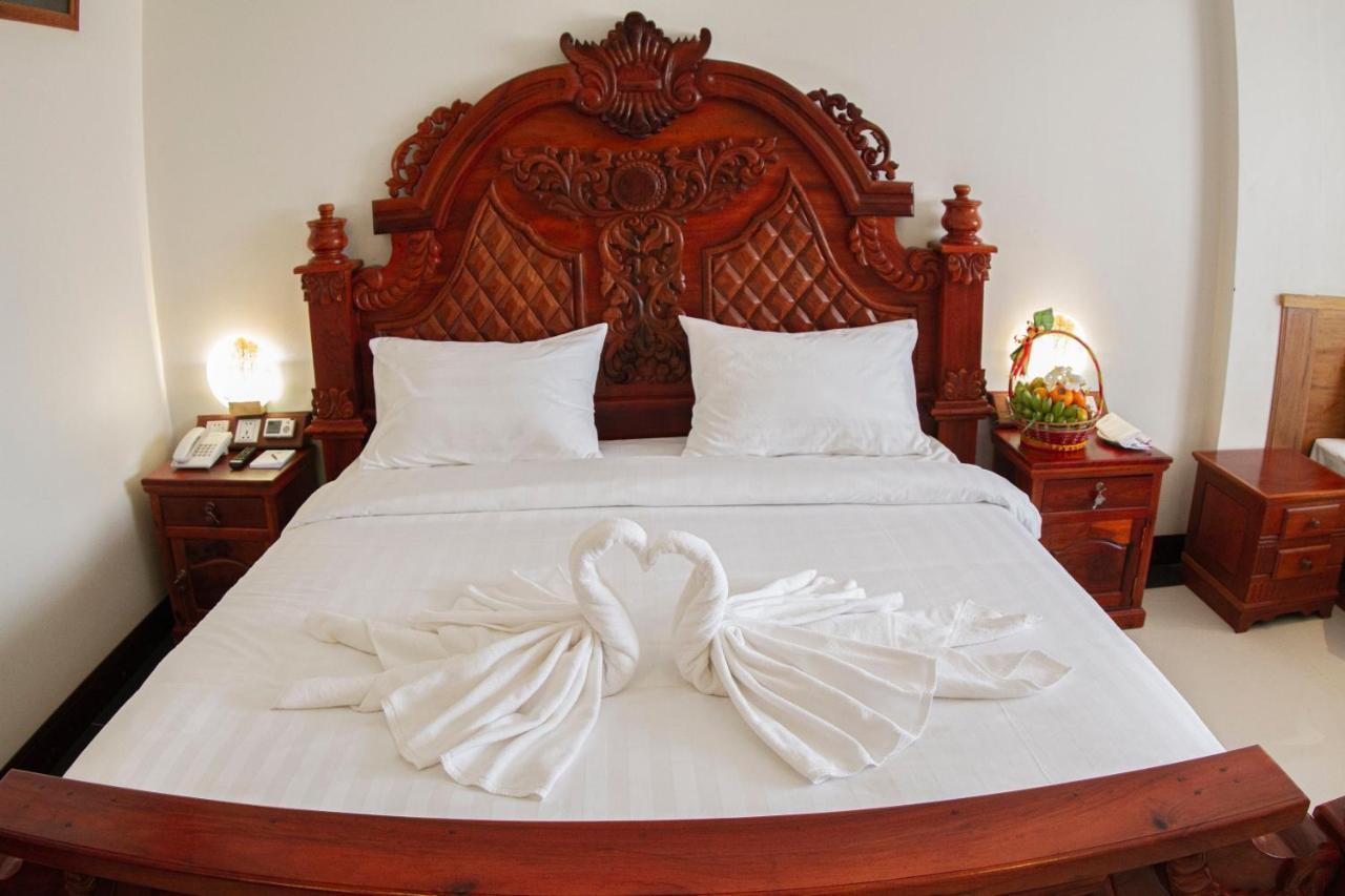 Kampong Thom Palace Hotel ภายนอก รูปภาพ