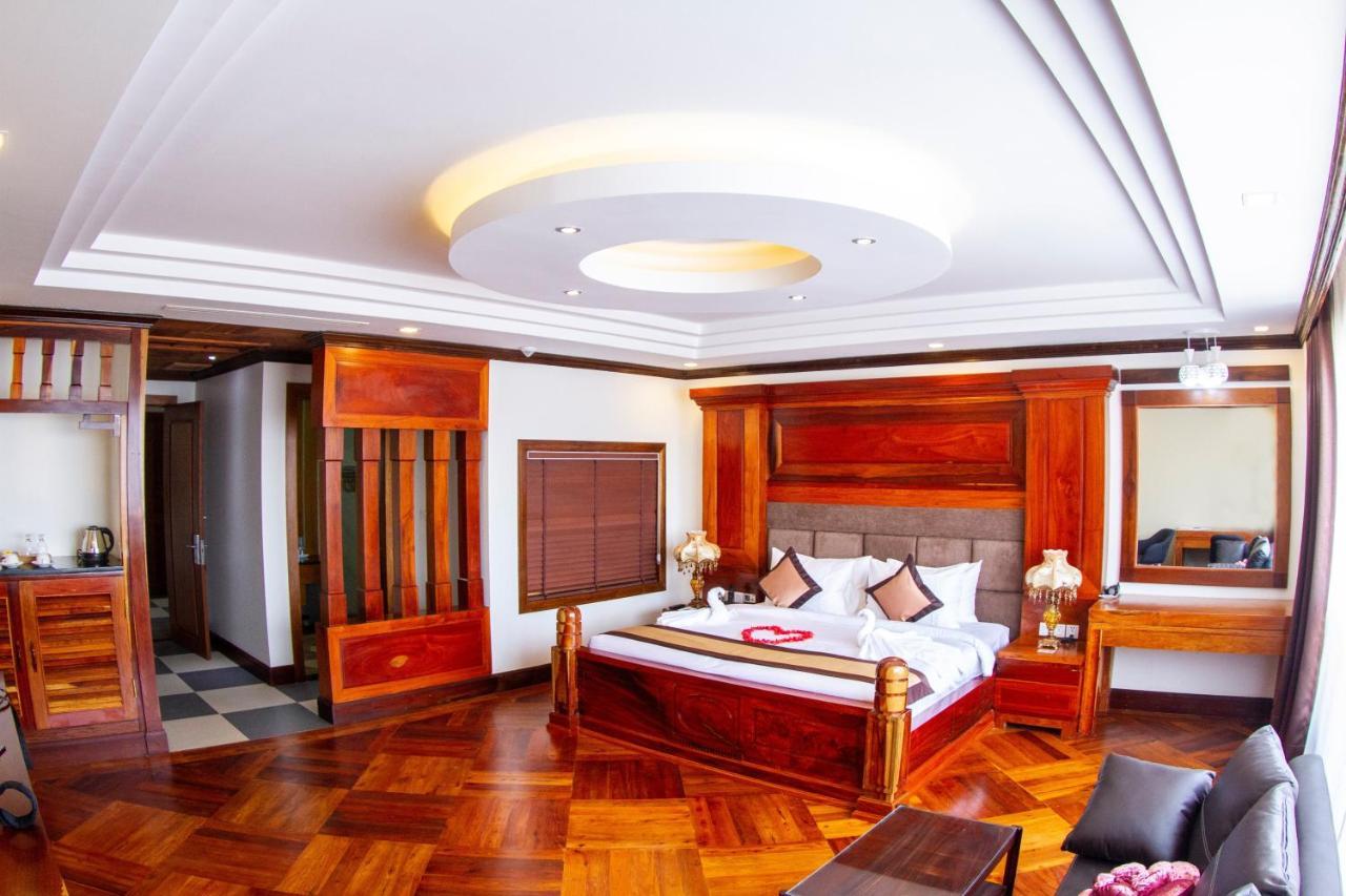Kampong Thom Palace Hotel ภายนอก รูปภาพ