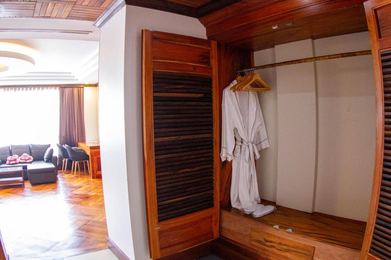 Kampong Thom Palace Hotel ภายนอก รูปภาพ