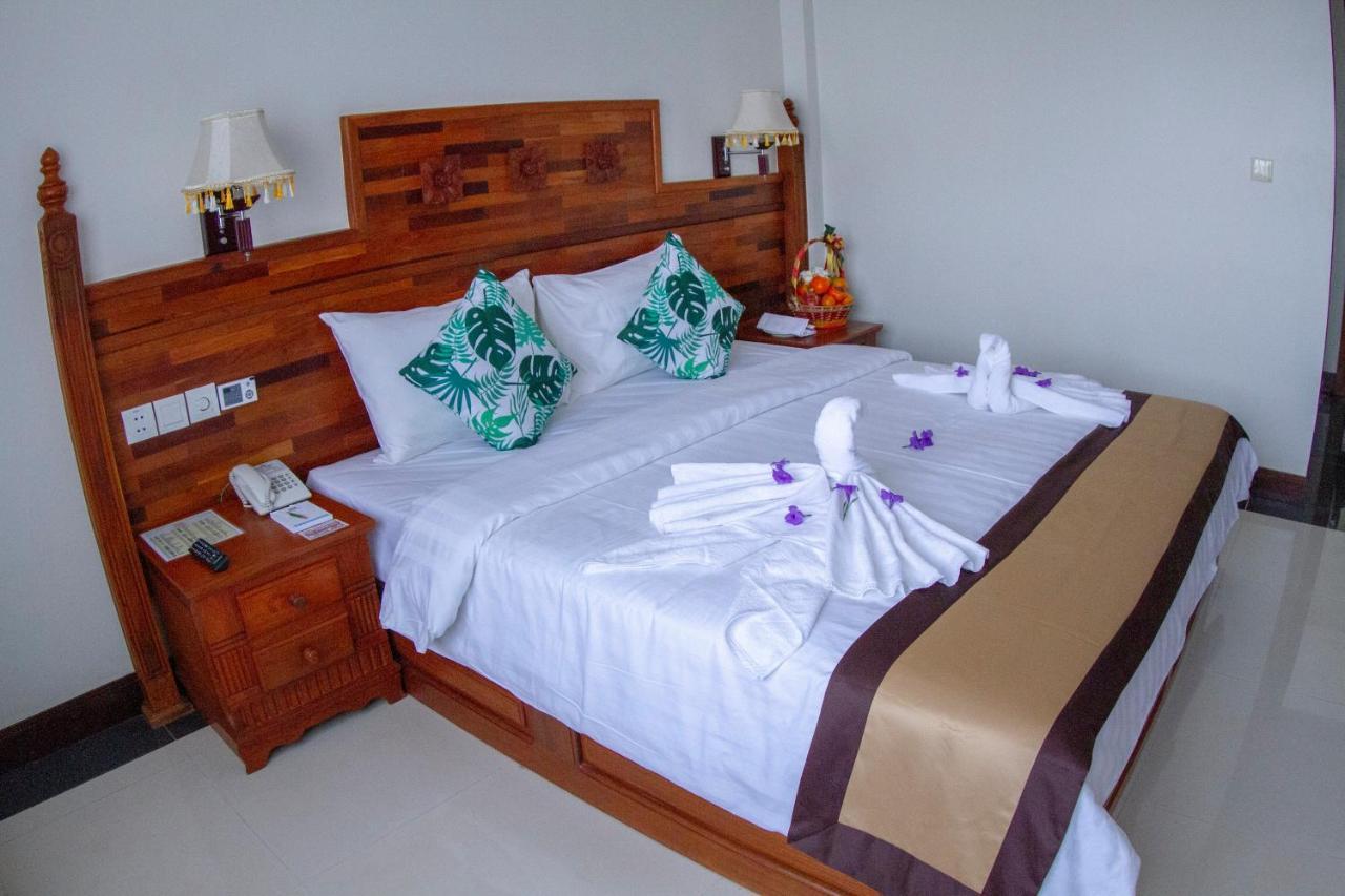 Kampong Thom Palace Hotel ภายนอก รูปภาพ