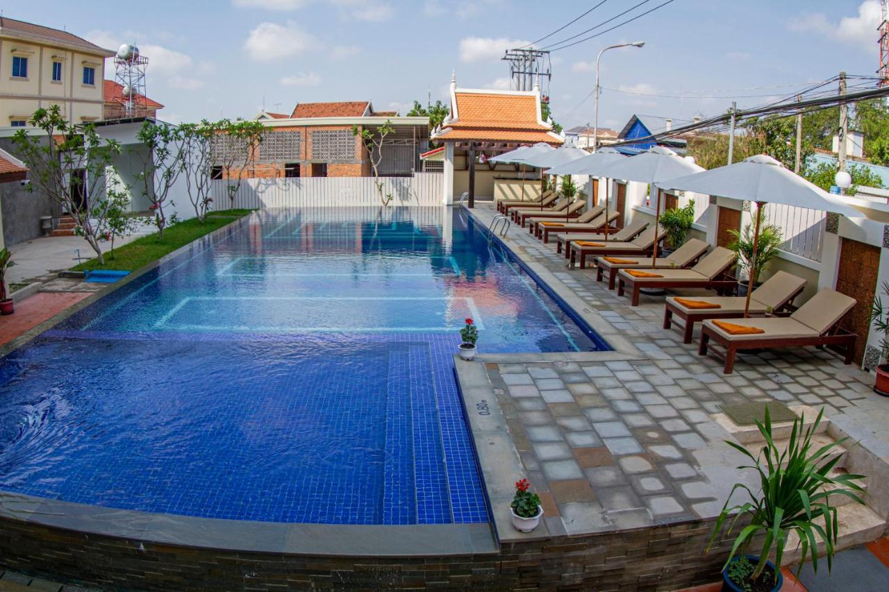 Kampong Thom Palace Hotel ภายนอก รูปภาพ