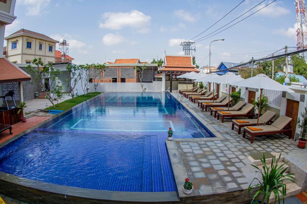 Kampong Thom Palace Hotel ภายนอก รูปภาพ