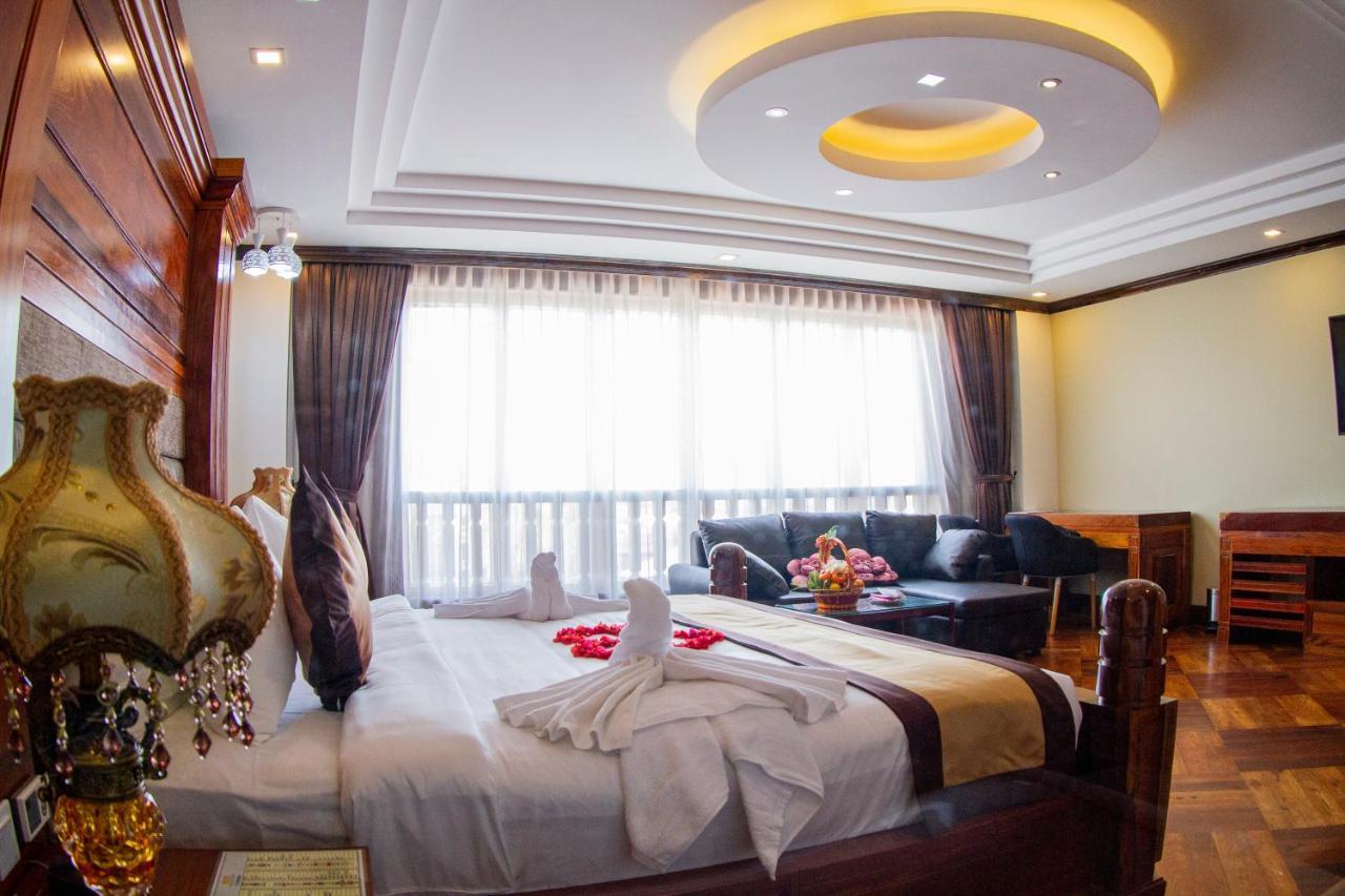 Kampong Thom Palace Hotel ภายนอก รูปภาพ
