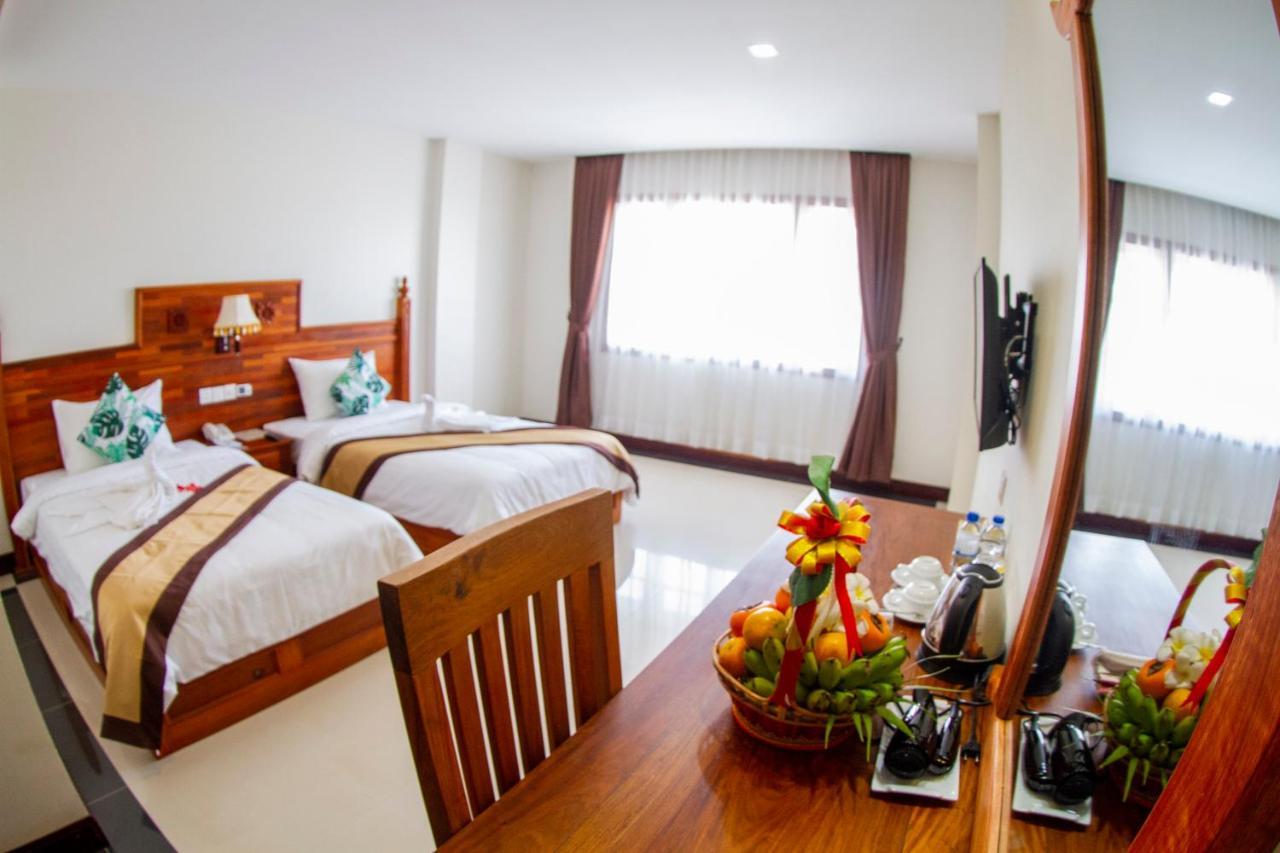 Kampong Thom Palace Hotel ภายนอก รูปภาพ