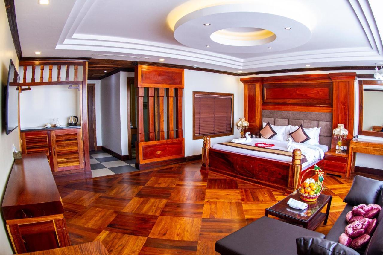 Kampong Thom Palace Hotel ภายนอก รูปภาพ