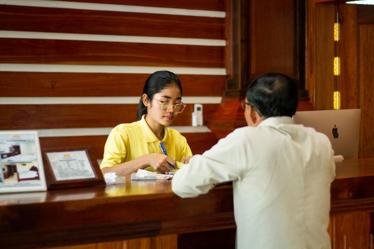 Kampong Thom Palace Hotel ภายนอก รูปภาพ