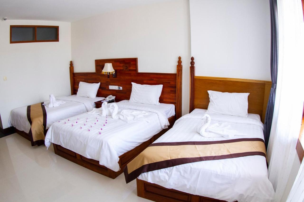 Kampong Thom Palace Hotel ภายนอก รูปภาพ